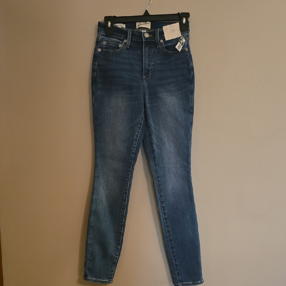 New Universal Thread Women's Size 2 Medium Wash Skinny High Rise Stretch Jeans